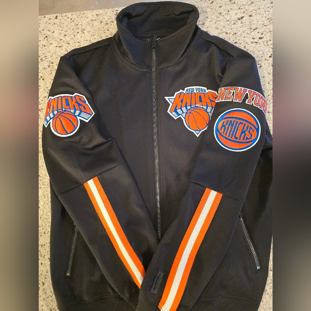 NBA NEW YORK KNICKS CLASSIC MEN'S DOUBLE KNIT TRACK JACKET